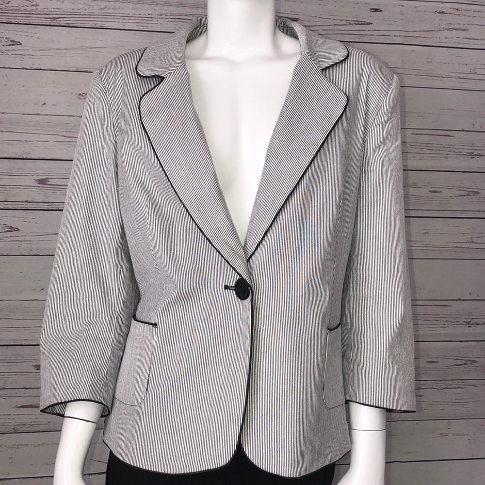 Dressbarn! Blazer